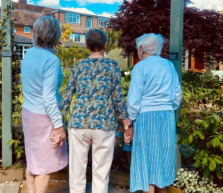 Summerlands | an image showing three of our residents enjoying our botanical gardens